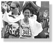 アトランタ・オリンピック女子マラソン、ゴールした有森裕子選手／（1996年）共同通信社・提供